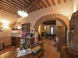 Attractive Apartment in Typical Tuscan Style