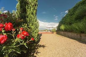 Attractive Apartment in Typical Tuscan Style