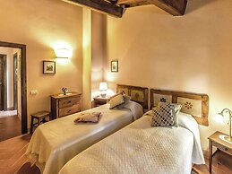 Attractive Apartment in Typical Tuscan Style