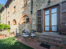 Attractive Apartment in Typical Tuscan Style