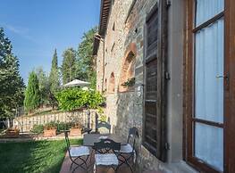 Attractive Apartment in Typical Tuscan Style
