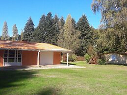 Cosy Cottage in Sauze-vaussais With Shared Pool