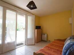 Cosy Cottage in Sauze-vaussais With Shared Pool