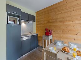 Modern Studio With a Dishwasher in the Center of Vaujany
