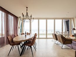 Luxury Apartment in a Residence Right on the Boulevard and the Beach