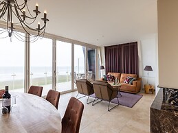 Luxury Apartment in a Residence Right on the Boulevard and the Beach