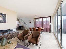 Luxury Apartment in a Residence Right on the Boulevard and the Beach