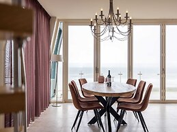 Luxury Apartment in a Residence Right on the Boulevard and the Beach