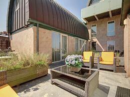 Luxury Apartment in a Residence Right on the Boulevard and the Beach