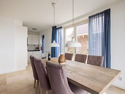 Luxury Apartment in a Residence Right on the Boulevard and the Beach