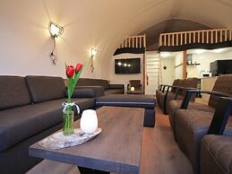 Beautiful House With Sandy Beach, Near Giethoorn
