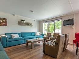 Beautiful House With Sandy Beach, Near Giethoorn