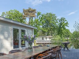 Beautiful House With Sandy Beach, Near Giethoorn