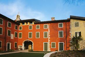 Apartment in Lazise With Communal Pool