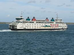 Detached Holiday Home With Dishwasher Located on Texel