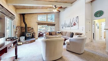 Mountain Chateau Retreat Desirable Resort 4 BDR