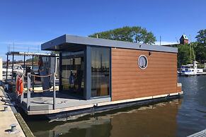 Hausboat Kamien Pomorski, 20 m2, for 3 Persons on the Water