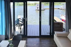Hausboat Kamien Pomorski, 20 m2, for 3 Persons on the Water