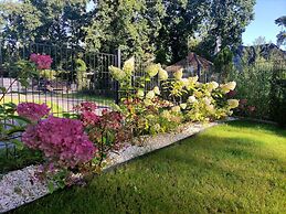 A Comfortable Apartment With a Garden for 2 People, Pobierowo