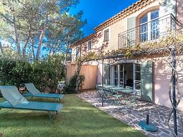 Terraced House in Domaine de Saint-endreol With Golf, SPA and Communal