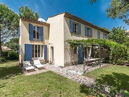 Terraced House in Domaine de Saint-endreol With Golf, SPA and Communal