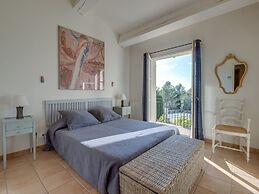 Terraced House in Domaine de Saint-endreol With Golf, SPA and Communal