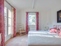 Terraced House in Domaine de Saint-endreol With Golf, SPA and Communal