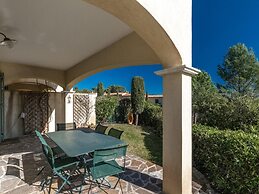 Terraced House in Domaine de Saint-endreol With Golf, SPA and Communal