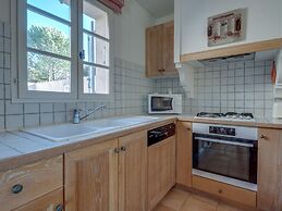 Terraced House in Domaine de Saint-endreol With Golf, SPA and Communal