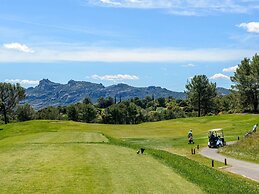 Terraced House in Domaine de Saint-endreol With Golf, SPA and Communal