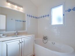 Terraced House in Domaine de Saint-endreol With Golf, SPA and Communal