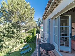 Terraced House in Domaine de Saint-endreol With Golf, SPA and Communal