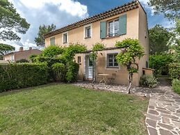 Terraced House in Domaine de Saint-endreol With Golf, SPA and Communal