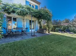 Terraced House in Domaine de Saint-endreol With Golf, SPA and Communal