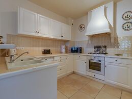 Terraced House in Domaine de Saint-endreol With Golf, SPA and Communal