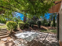 Terraced House in Domaine de Saint-endreol With Golf, SPA and Communal