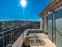 Terraced House in Domaine de Saint-endreol With Golf, SPA and Communal