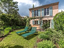 Terraced House in Domaine de Saint-endreol With Golf, SPA and Communal