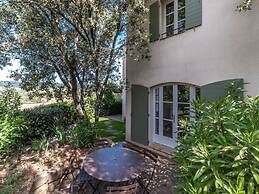 Terraced House in Domaine de Saint-endreol With Golf, SPA and Communal