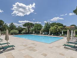 Terraced House in Domaine de Saint-endreol With Golf, SPA and Communal