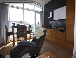 Apartment House Calmsailing, Borgerende