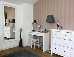 Apartment House Calmsailing, Borgerende