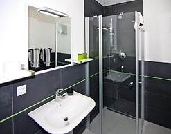 Apartment House Calmsailing, Borgerende