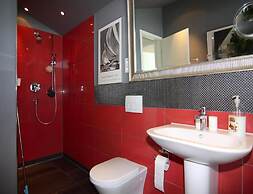 Apartment House Calmsailing, Borgerende