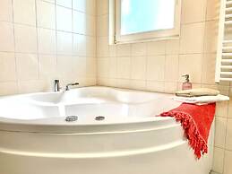 Lovely Holiday Home in Dummer Near Lake