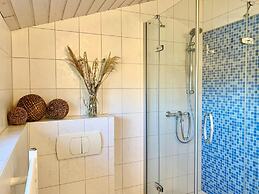 Lovely Holiday Home in Dummer Near Lake
