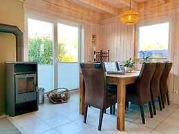 Lovely Holiday Home in Dummer Near Lake