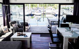 Houseboat in Boltenhagen