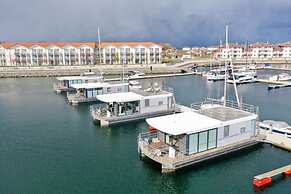 Houseboat in Boltenhagen