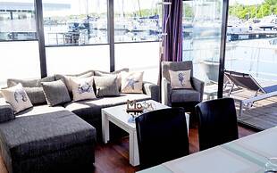 Houseboat in Boltenhagen